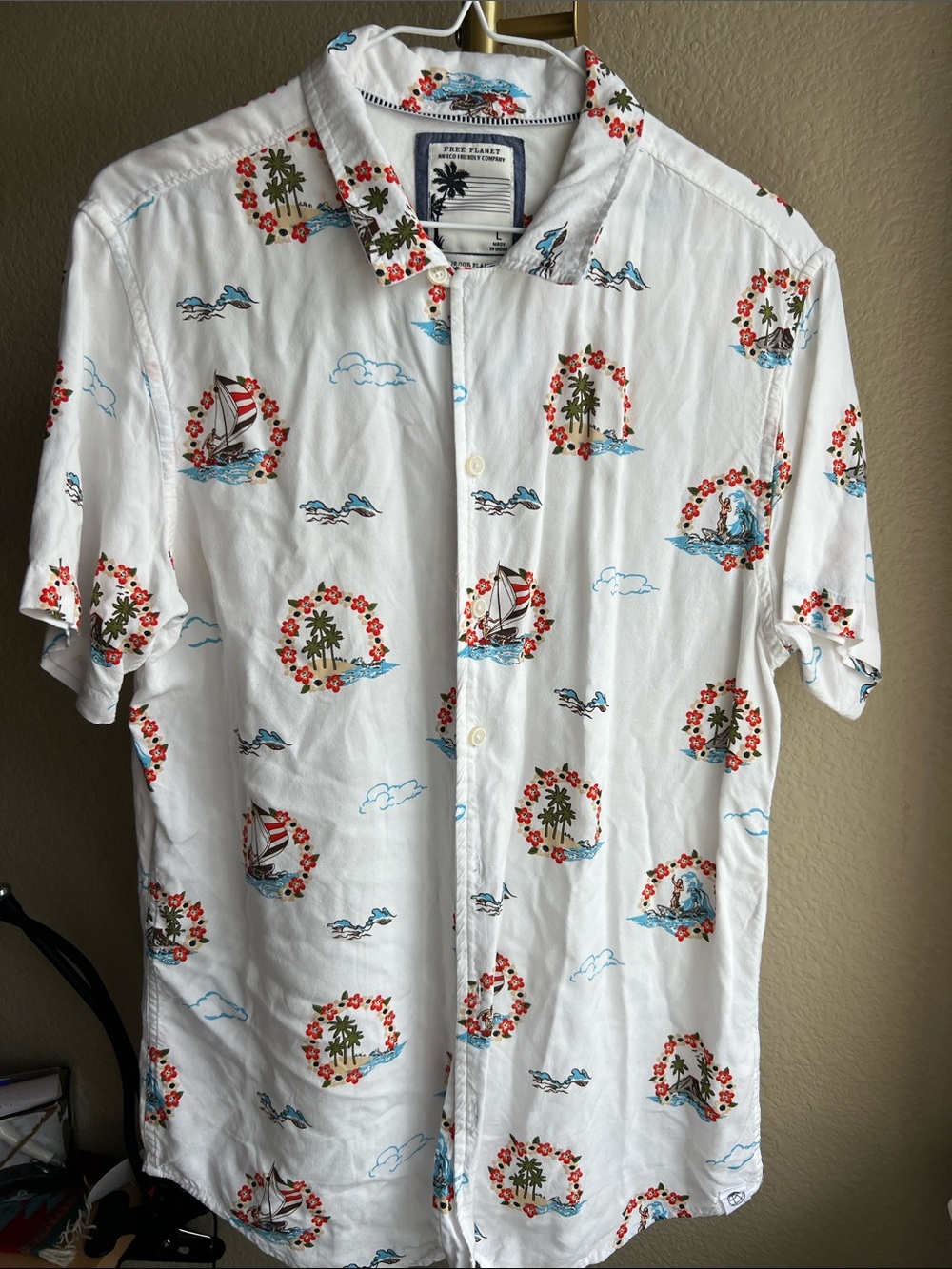 Free Planet White Hawaiian Print Short-Sleeve Button-Up Shirt
